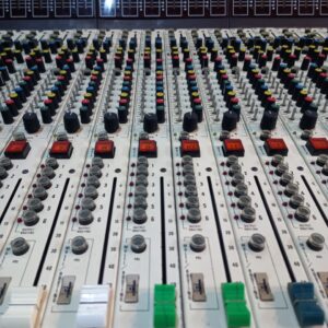 Console son analogique 24 voies