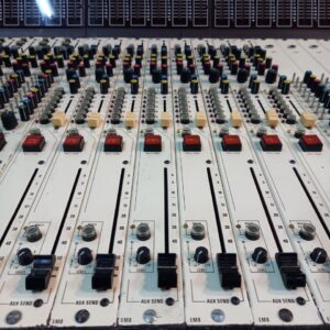 Console son analogique 24 voies